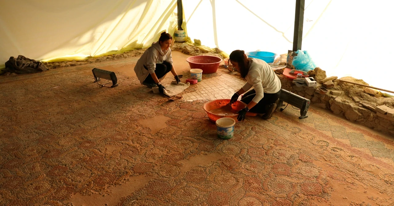 Pompeiopolis Antik Kenti’nde Roma villasından çıkarılan mozaikler yerlerine koyuldu