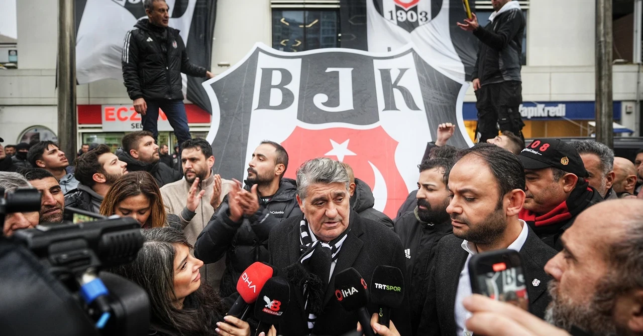 Serdal Adalı ve Beşiktaşlı taraftarlar uzun uğraşlar sonucunda armayı astılar