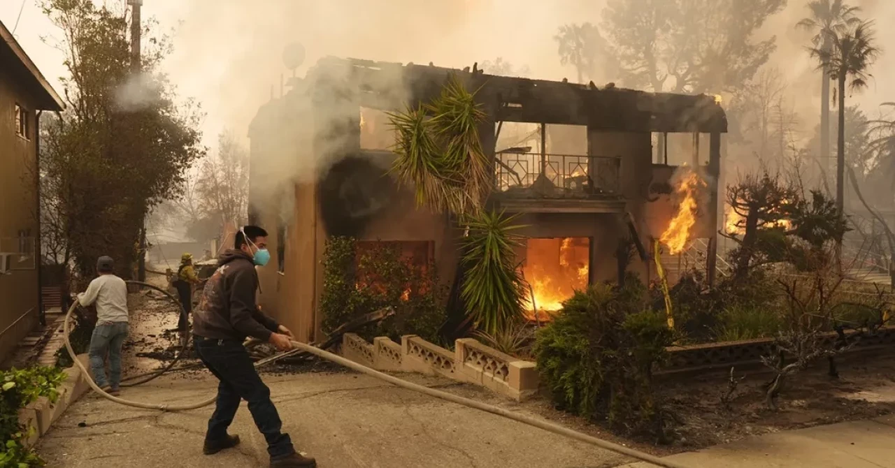 California’da orman yangınları: Los Angeles’ta yıkım büyüyor