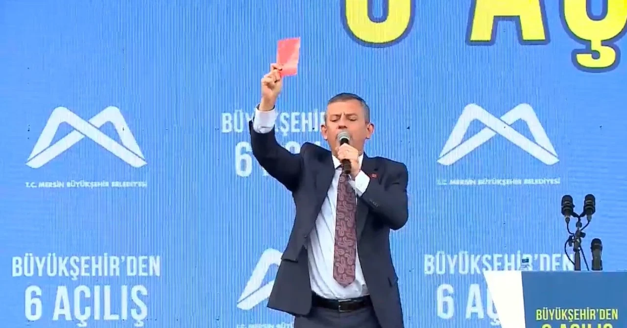 Özgür Özel, "büyük sürprizi" açıkladı: Cebinizde kırmızı kart taşıyın, iktidara gösterin