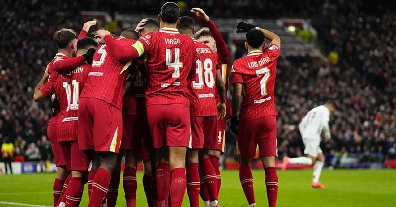 Premier Lig'de Liverpool, puan kaybına rağmen zirvede yer aldı