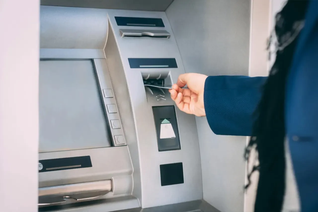 Dolandırıcılığa karşı köklü değişiklikler geliyor: Artık cep telefonu hattı açmak, ATM'den para çekmek kolay olmayacak 3