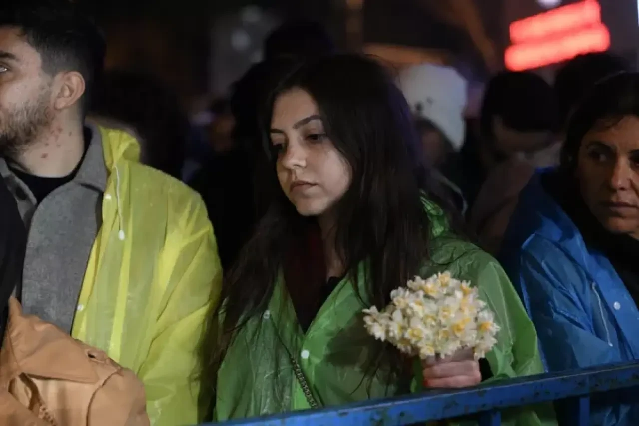 Asrın felaketi yürüyüşü: "Bu gece gökyüzünde yıldızlar değil, sevdiklerimiz var" 5