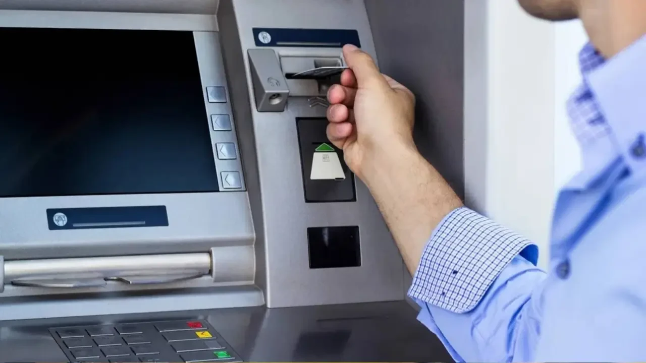 Dolandırıcılığa karşı köklü değişiklikler geliyor: Artık cep telefonu hattı açmak, ATM'den para çekmek kolay olmayacak 1