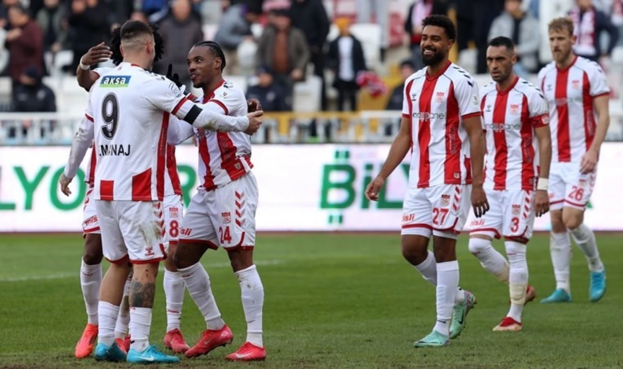 Sivasspor, rakibini 5 golle yenerek galibiyet özlemini sonlandırdı!