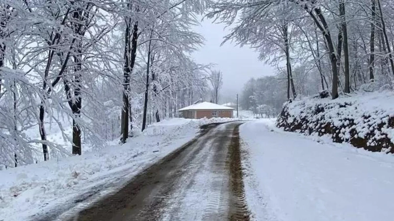 Samsun Valiliği: Buzlanma ve don uyarısı! Okullar tatil olacak mı?