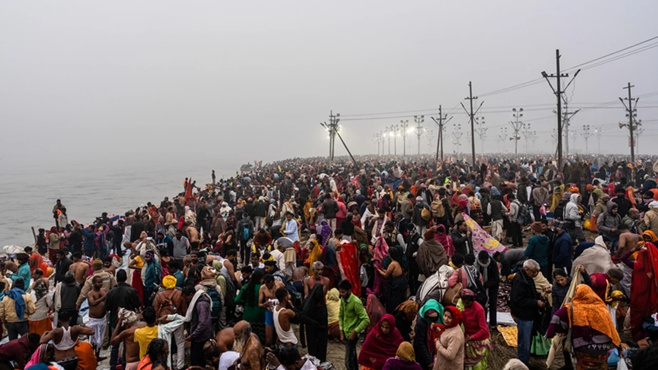 Hindistan’daki Kumbh Mela festivalinde izdiham: En az 7 kişi hayatını kaybetti