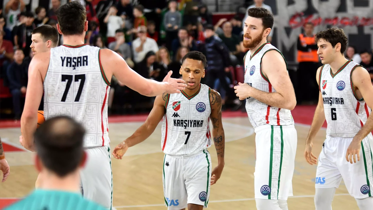 Basketbol Süper Ligi ekiplerinden Karşıyaka'ya FIBA'dan transfer yasağı geldi!