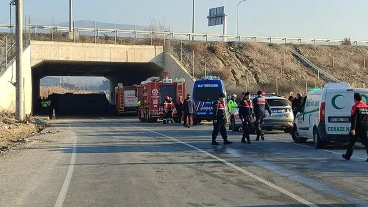 Denizli’de midibüs devrildi: 4 ölü, 19 yaralı