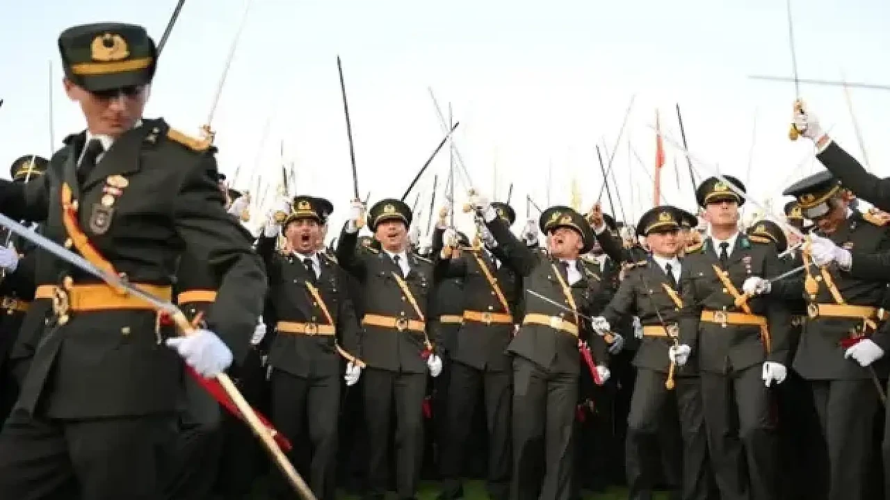 İhraç edilen teğmenlerden Anıtkabir ziyareti