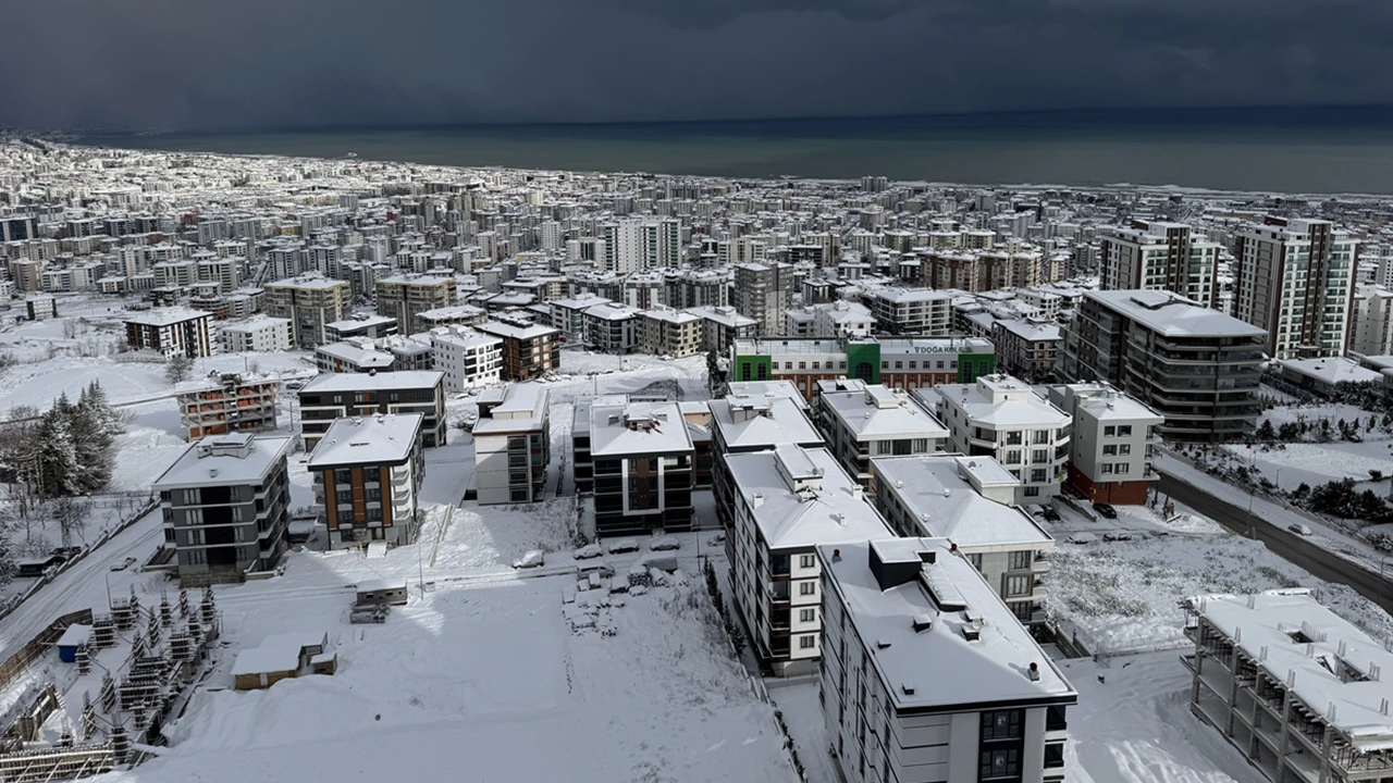 Samsun'da kar yağışı sebebiyle okullar yarın tatil edildi!