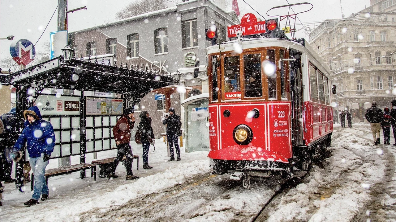 AKOM'dan İstanbullular için yeni uyarı geldi: Kuvvetli kar geliyor!