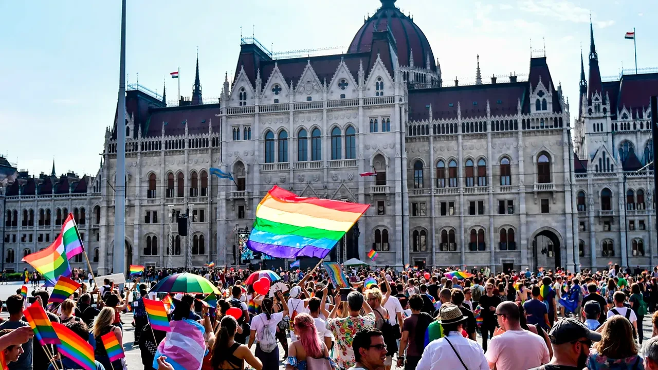 Macaristan'da LGBTQ+ Onur Yürüyüşleri'ne yasak getirildi