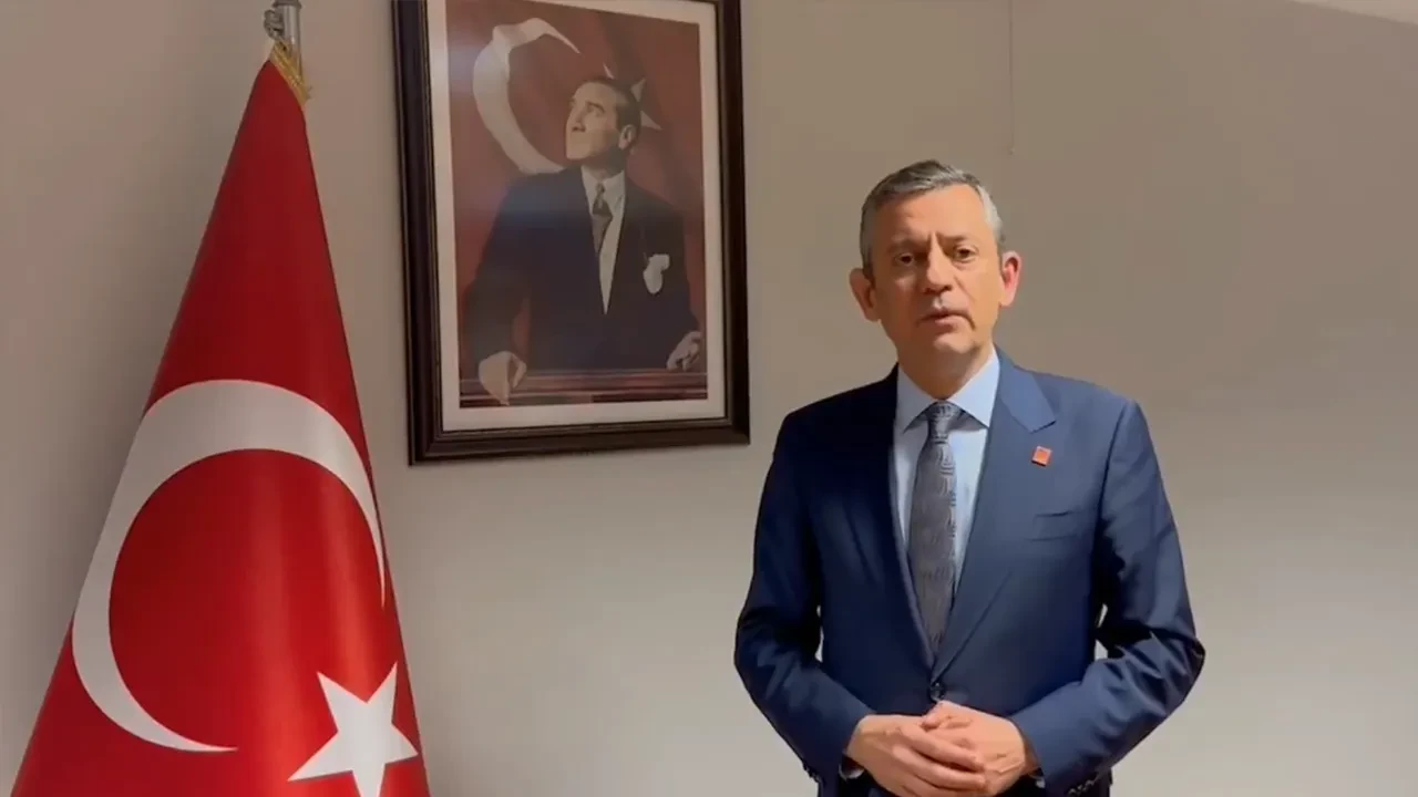 Özgür Özel'den çağrı: "Evlerinize Türk Bayrağı asın ve sandık başına koşun"