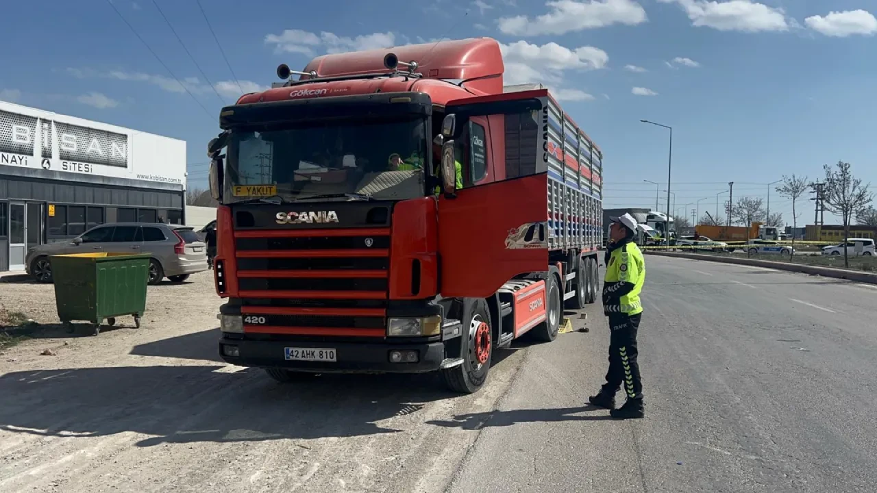 Konya’da minibüs TIR ile çarpıştı: 1 ölü, 4 yaralı