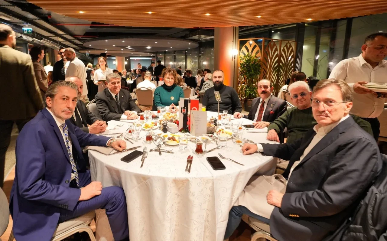 Beşiktaş Camiası iftarda bir araya geldi