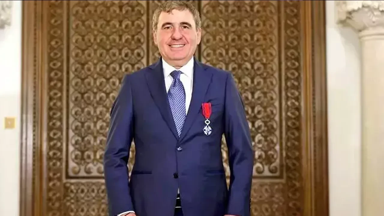 Gheorghe Hagi'ye Romanya'dan "Romanya Yıldızı" nişanı verildi