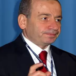 İzzet Özgenç