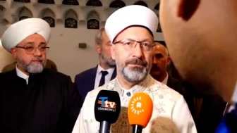 Arapça soruyu anlamayan Diyanet İşleri Başkanı Ali Erbaş, Türkçeye çevirterek cevap verebildi