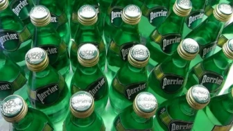 Türkiye'de de satışı yapılan Perrier maden suyunda dışkı tespit edildi