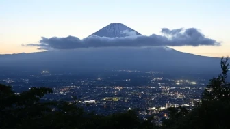 Japonya'da bir apartman "Fuji Dağı" manzarasını engellediği gerekçesiyle yıkılacak