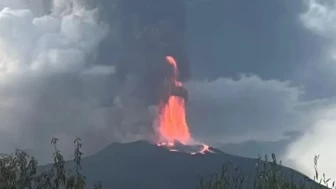 Etna Yanardağı lav püskürtmeye başladı