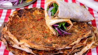 Gerçek et kullanılan bir lahmacunun az kaç lira olması gerekir?