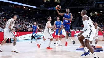 Anadolu Efes, Real Madrid’i 74-64 yenerek 6. galibiyetini aldı