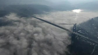 İstanbul Boğazı'nda gemi trafiği sis nedeniyle durduruldu