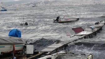 Kocaeli’de sağanak ve fırtına tekneleri batırdı