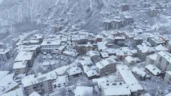 Kar yağışı nedeniyle 4 il ve 7 ilçede eğitime ara verildi