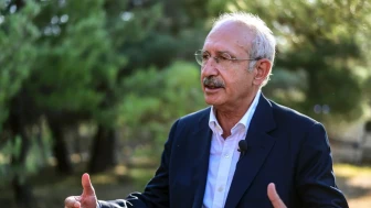 Kemal Kılıçdaroğlu'nun yargılandığı "suçu ve suçluyu övme" davası ertelendi