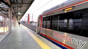 Marmaray Ayrılık Çeşmesi durağında bir kişi raylara atlayarak intihar etti