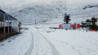 Meteoroloji uyardı: Beydağları ve Saklıkent'e kar yağışı başladı