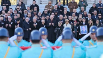 Eski Başbakan Yardımcısı Nahit Menteşe için TBMM'de cenaze töreni düzenlendi