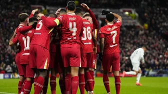 Premier Lig'de Liverpool, puan kaybına rağmen zirvede yer aldı