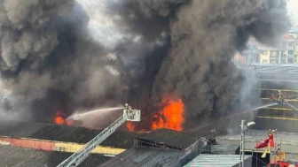 İstanbul’da lastik fabrikasında yangın