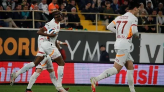 Galatasaray, Alanyaspor'u 2-1 yendi ve liderliğini sürdürdü