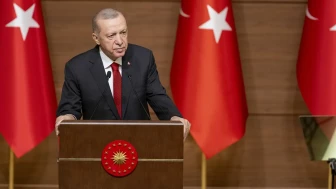 Cumhurbaşkanı Erdoğan: Cami avlularını meyhaneye çeviriyorlar, milletin malını mülkünü yağmalıyorlar!