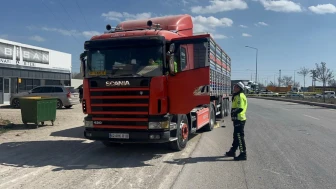 Konya’da minibüs TIR ile çarpıştı: 1 ölü, 4 yaralı