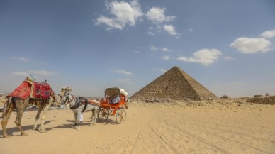 Mısır’daki Giza piramitleri halen tüm dünyanın ilgisini çekiyor