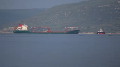 Çanakkale Boğazı’nda arızalanan gemi römorkörle çekildi