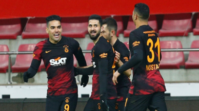 Aslan Kayseri'de yarasını sardı