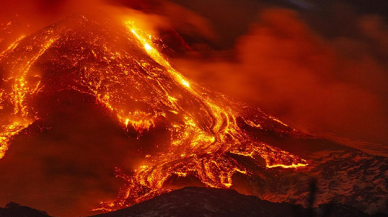 Etna yeniden ses verdi: Hava sahasında kırmızı kod uyarısı