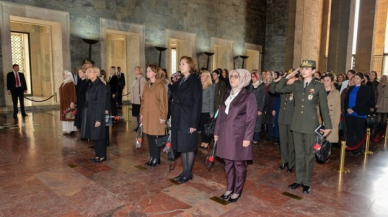 Hulusi Akar'ın eşi Şule Akar'dan Anıtkabir ziyareti