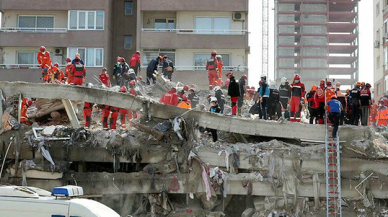 İzmir depreminde yıkılan Rıza Bey Apartmanı'nın fenni mesulü tutuklandı