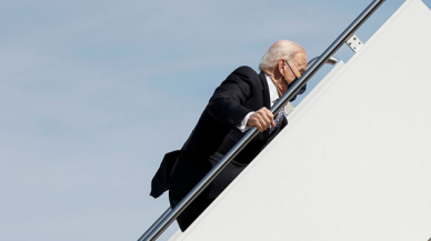 Joe Biden uçak merdiveninde 3 kez üst üste düştü