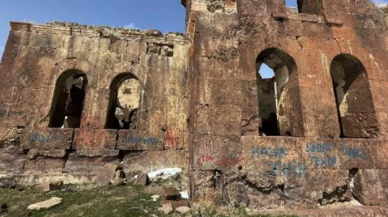 Tarihi Kızıl Kilise'de defineci tahribatı