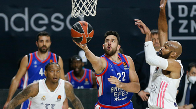 Anadolu Efes, Final Four fırsatını "son çeyrekte" tepti