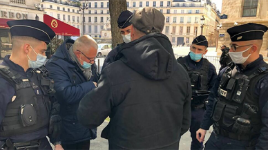 Fransa'da polis, muhalif vekili meclise sokmadı